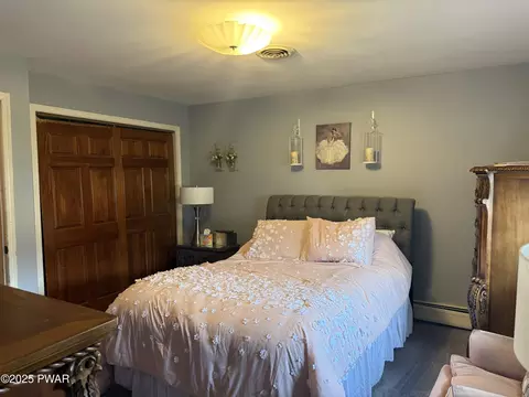 Bedroom - 188 Drakes Ln, Old Forge, PA 18518 photo 1 of 6