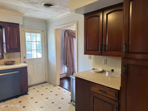 Entry Way - 188 Drakes Ln, Old Forge, PA 18518 photo 1 of 3