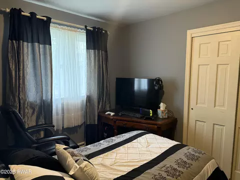 Bedroom - 188 Drakes Ln, Old Forge, PA 18518 photo 3 of 6
