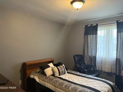 Bedroom - 188 Drakes Ln, Old Forge, PA 18518 photo 4 of 6