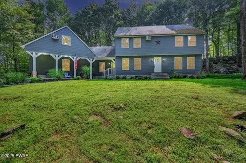 204 Ridgeview Dr, Lake Ariel, PA 18436