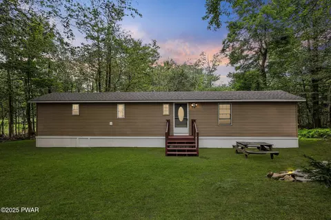 86 Sitting Bull Trl, Gouldsboro, PA 18424