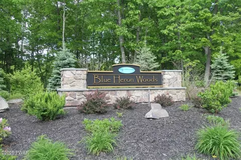 151 Wedgewood Dr, Blooming Grove, PA 18428