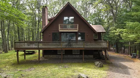 105 Tupelo Ln, Greentown, PA 18426