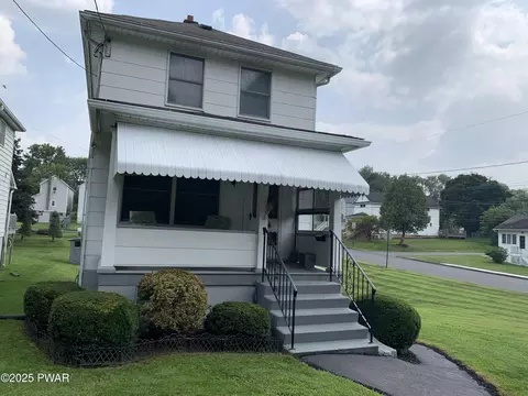 702 Woodlawn St, Throop, PA 18512
