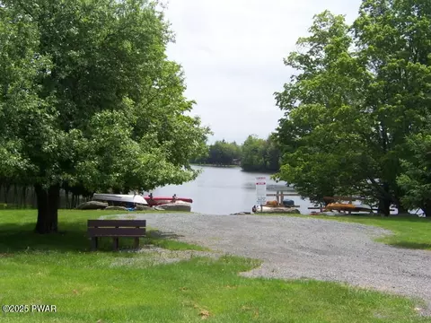 10 Oakland Ln, Lake Ariel, PA 18436