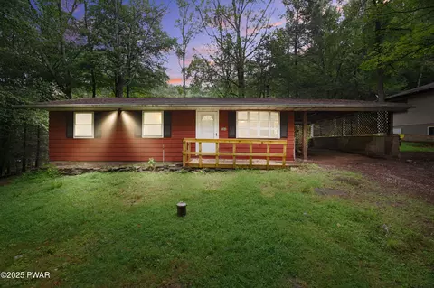 104 Hickory Dr, Greentown, PA 18426