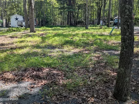 119 Woodpecker Ln, Shohola, PA 18458