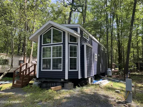 131 Bobcat Dr, Milford, PA 18337