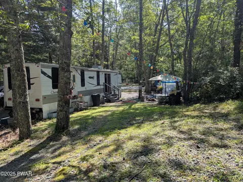 126 Pequest Rd, Shohola, PA 18458