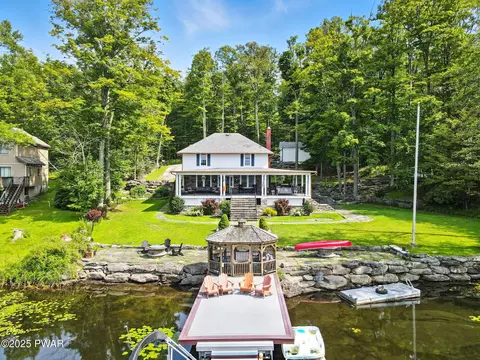 107 E Island Ln, Lake Ariel, PA 18436