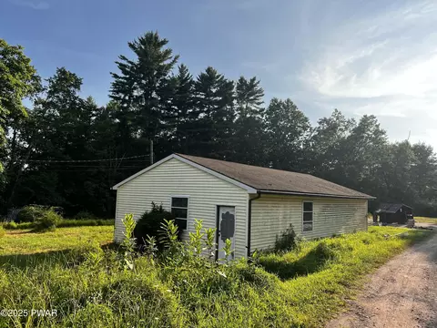 615 Plank Rd, Beach Lake, PA 18405