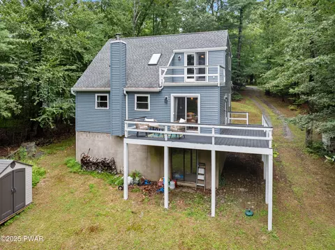 117 Meadow Brook Ct, Dingmans Ferry, PA 18328