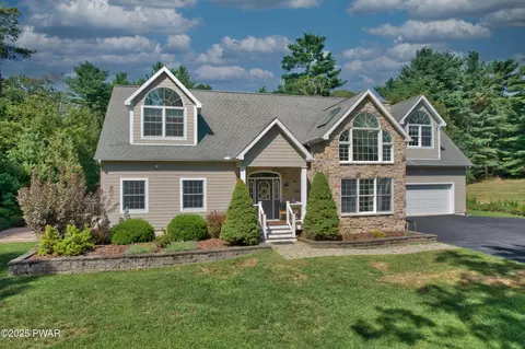 176 Oak Ridge Dr, Milford, PA 18337