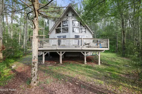 12 Oak Ct, Lake Ariel, PA 18436