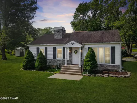 4 Beechwood Dr, Honesdale, PA 18431