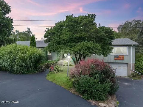 183 Hemlock Grove Rd, Greentown, PA 18426