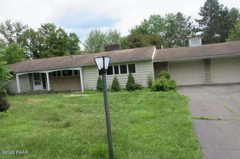 82 Hillcrest Cir, Honesdale, PA 18431