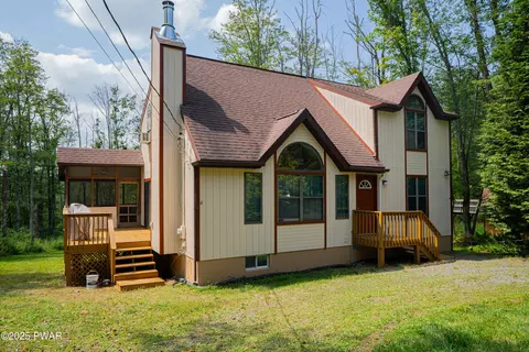 84 Ridgewood Cir, Lake Ariel, PA 18436