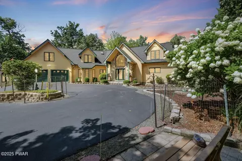 111 Bass Ct, Lackawaxen, PA 18435