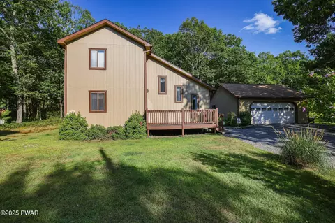 100 Blue Bird Pl, Hawley, PA 18428