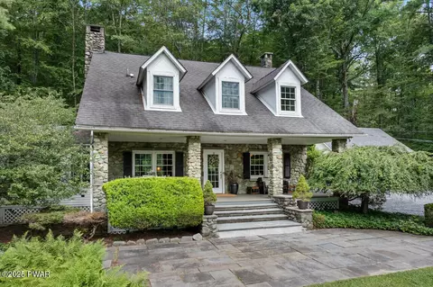 110 Stone Hill Dr, Milford, PA 18337