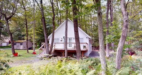 128 Ottawa Trl, Shohola, PA 18458