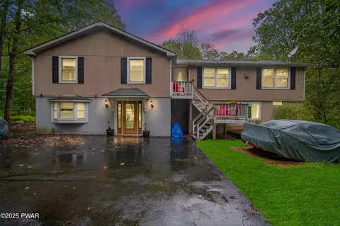 342 Surrey Dr, Lords Valley, PA 18428