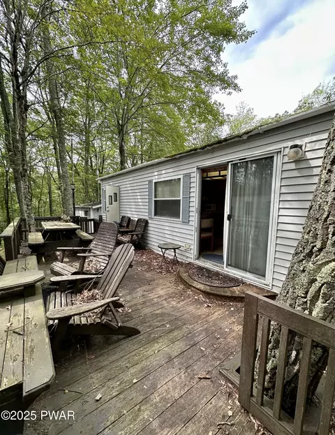 120 Crescent Dr, Milford, PA 18337