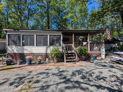 187 Tribes Dr, Shohola, PA 18458