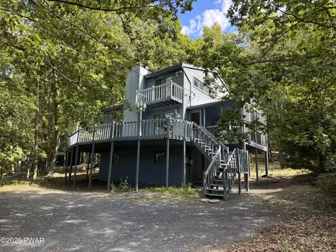 6471 Decker Rd, Bushkill, PA 18324