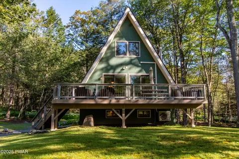 1334 Pocono Dr, Gouldsboro, PA 18424