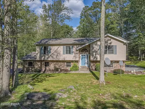 801 Sun Valley Ct, Tafton, PA 18464