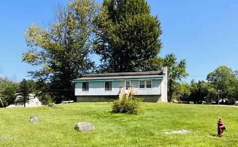 30 Brookfield Rd, Lake Ariel, PA 18436