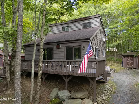 16 N Gate Ct, Lake Ariel, PA 18436
