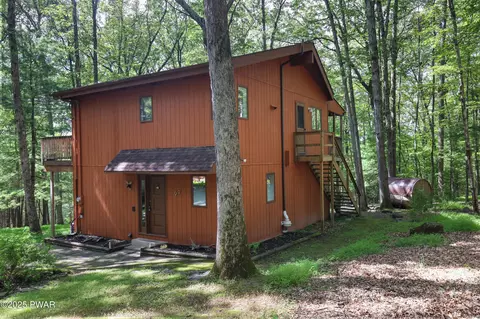 99 Cedar Ridge Rd, Hawley, PA 18428