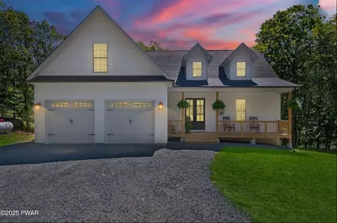 96 Castle Court Ct, Milford, PA 18337