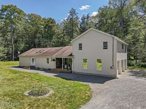 344 Huckleberry Rd, Newfoundland, PA 18445