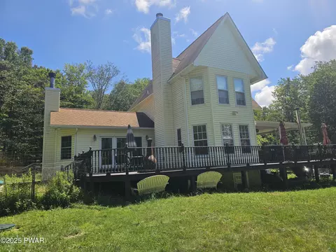 639 Carlton Rd, Tobyhanna, PA 18466