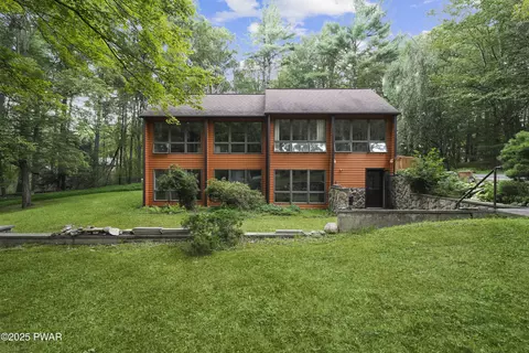 101 Meath Ln, Dingmans Ferry, PA 18328
