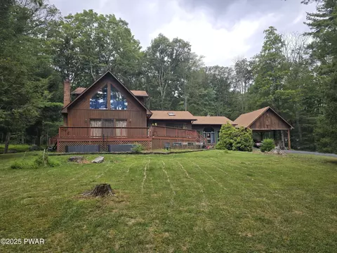 143 Foxcroft Dr, Milford, PA 18337