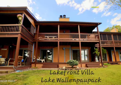 5 Lakefront Cir, Lakeville, PA 18438