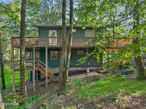 405 Canoebrook Dr, Lords Valley, PA 18428