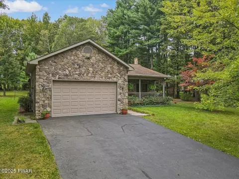 99 Aspen Ridge Rdg, Hawley, PA 18428