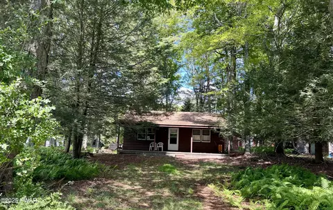 111 Meadow Ln, Greentown, PA 18426