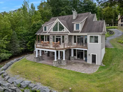 109 Paupack Rd, Greentown, PA 18426