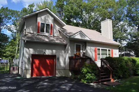 149 Ash Ln, Milford, PA 18337