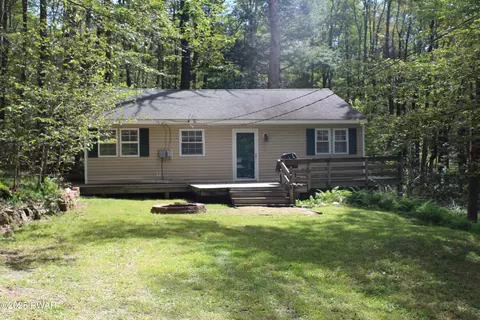 153 Stone Chair Trl, Greentown, PA 18426