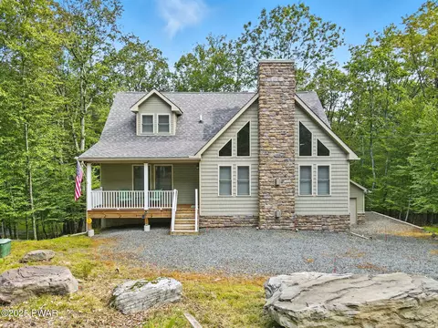 118 Rainbow Dr, Lackawaxen, PA 18435