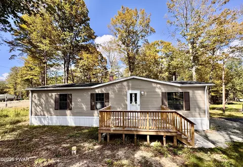 105 York Dr, Greentown, PA 18426